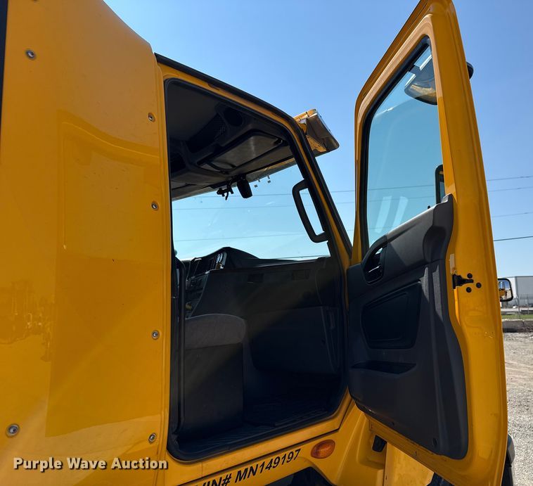 image for item EU2209 2021 International LT625 semi truck