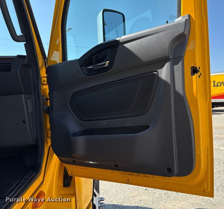 image for item EU2209 2021 International LT625 semi truck