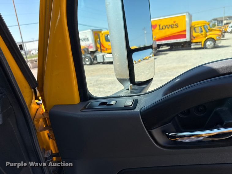 image for item EU2209 2021 International LT625 semi truck