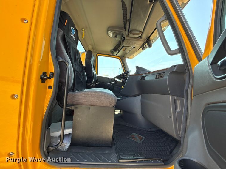 image for item EU2209 2021 International LT625 semi truck