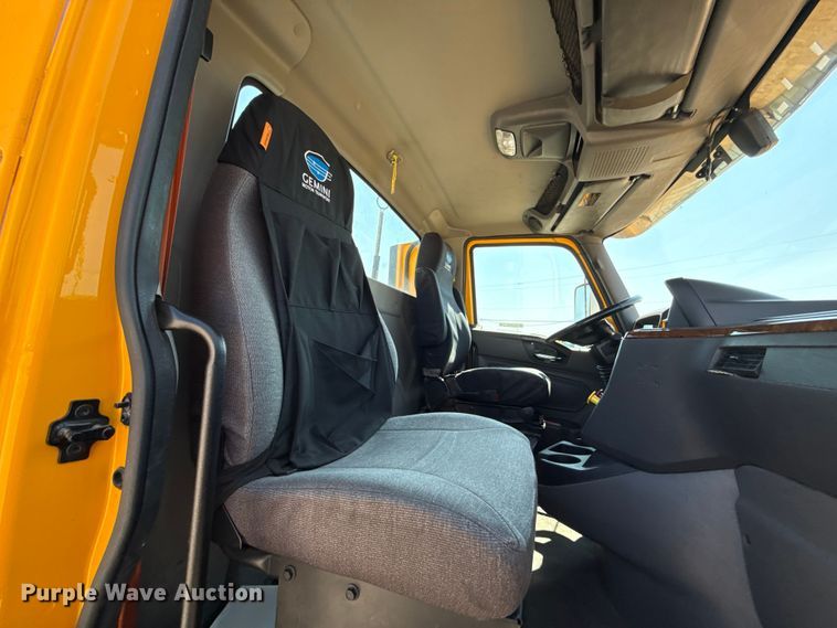 image for item EU2209 2021 International LT625 semi truck