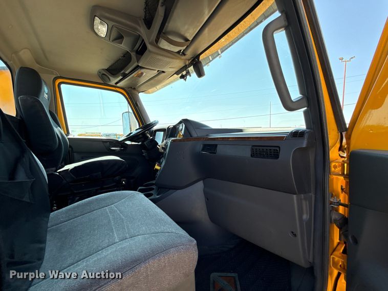 image for item EU2209 2021 International LT625 semi truck