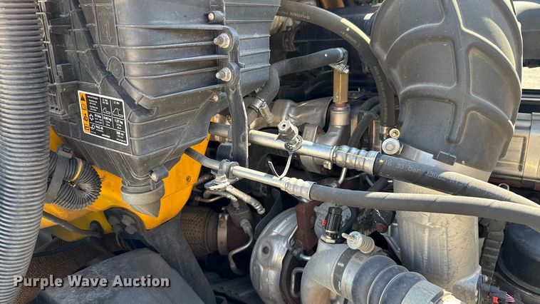 image for item EU2209 2021 International LT625 semi truck