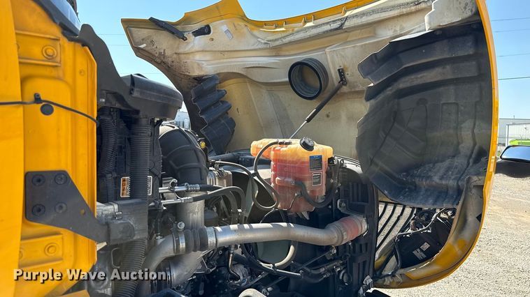 image for item EU2209 2021 International LT625 semi truck