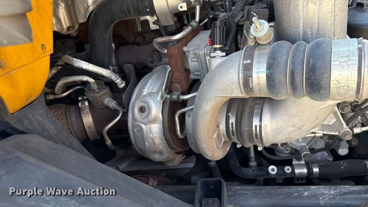 image for item EU2209 2021 International LT625 semi truck