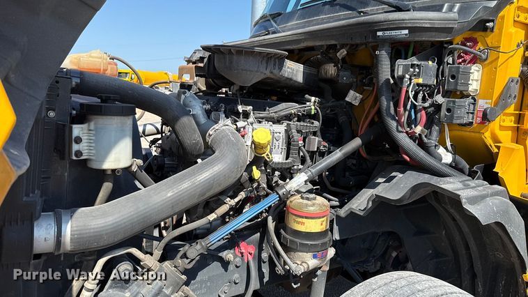 image for item EU2209 2021 International LT625 semi truck