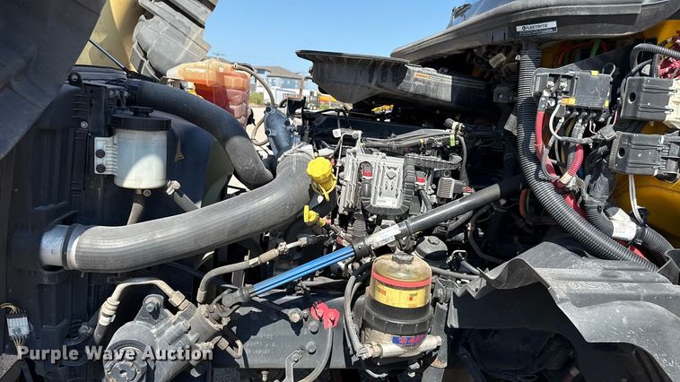 image for item EU2209 2021 International LT625 semi truck