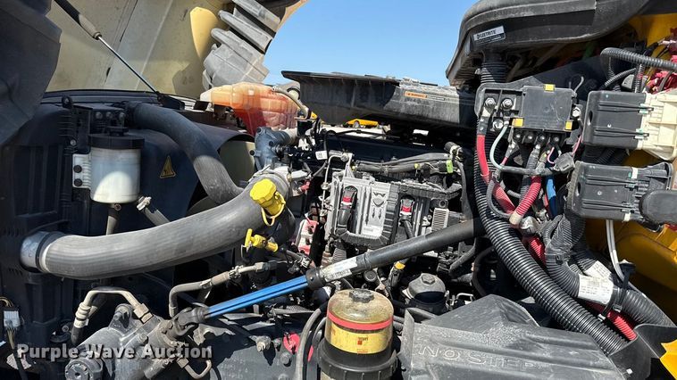 image for item EU2209 2021 International LT625 semi truck