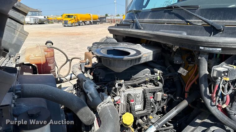 image for item EU2209 2021 International LT625 semi truck