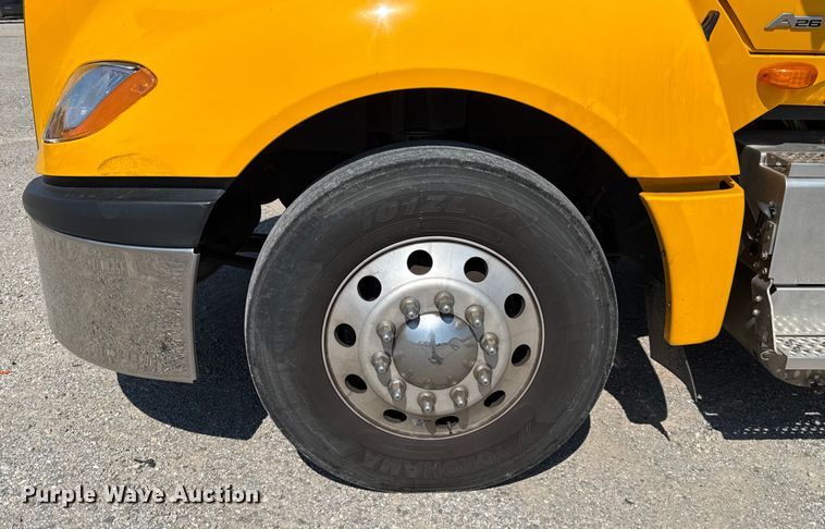 image for item EU2209 2021 International LT625 semi truck