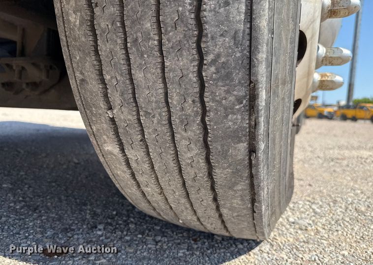 image for item EU2209 2021 International LT625 semi truck