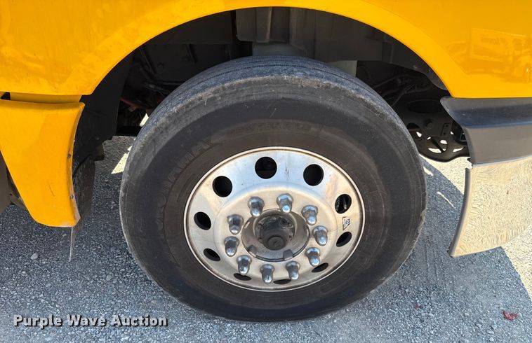 image for item EU2209 2021 International LT625 semi truck