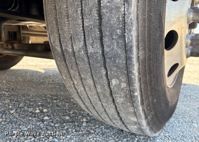 image for item EU2209 2021 International LT625 semi truck