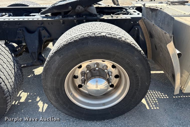 image for item EU2209 2021 International LT625 semi truck