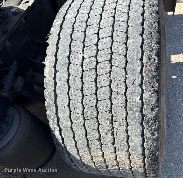 image for item EU2209 2021 International LT625 semi truck