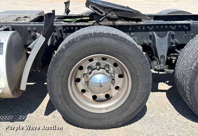 image for item EU2209 2021 International LT625 semi truck