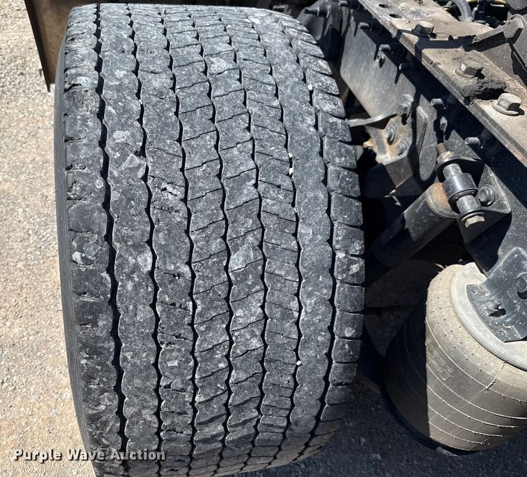 image for item EU2209 2021 International LT625 semi truck