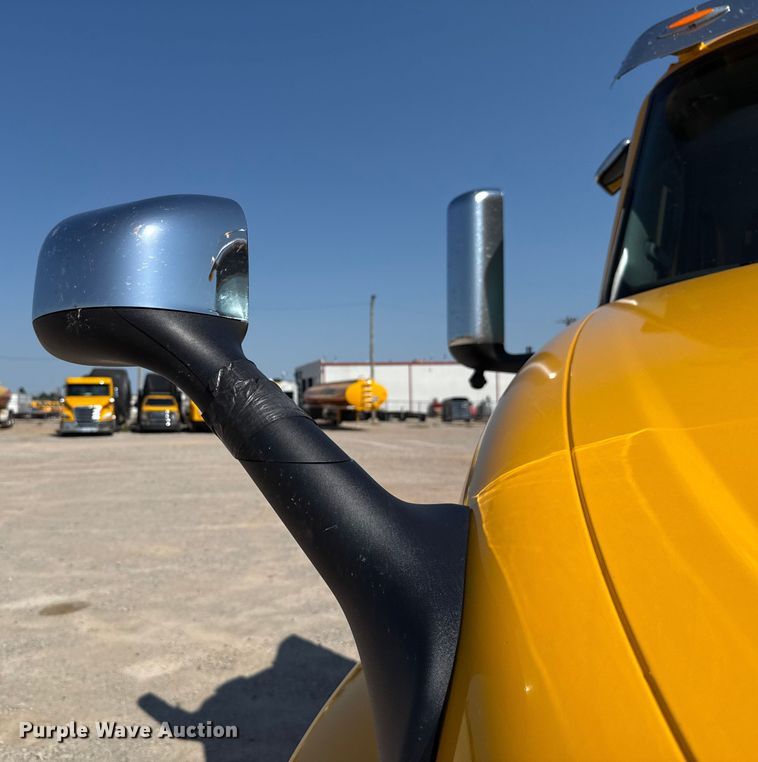 image for item EU2210 2021 International LT625 semi truck