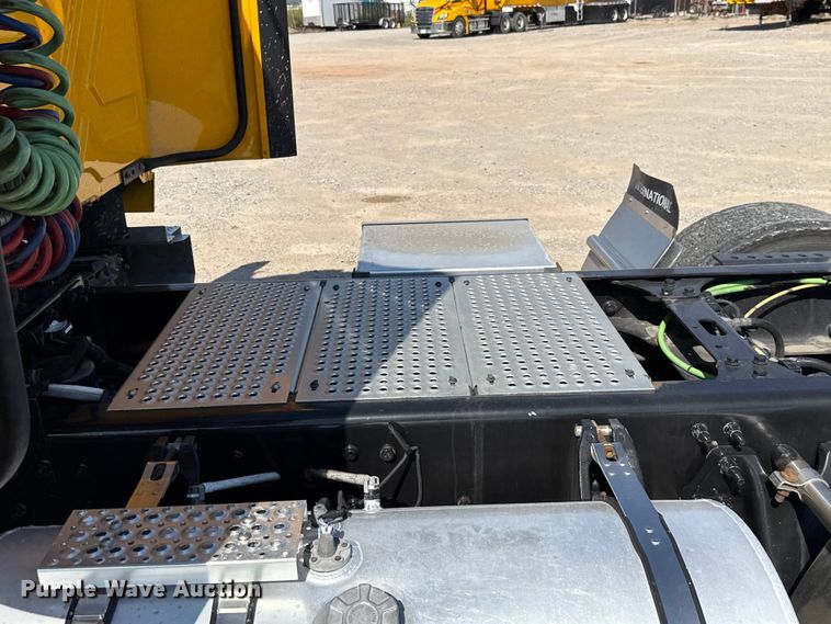 image for item EU2210 2021 International LT625 semi truck