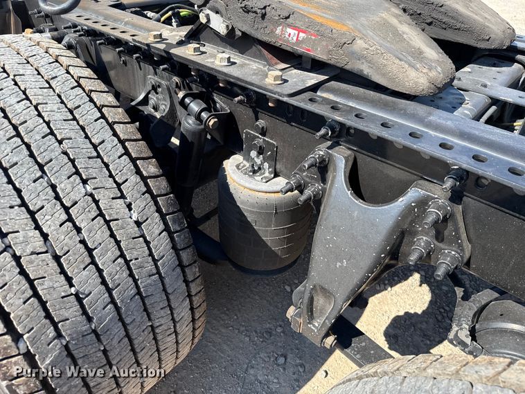 image for item EU2210 2021 International LT625 semi truck