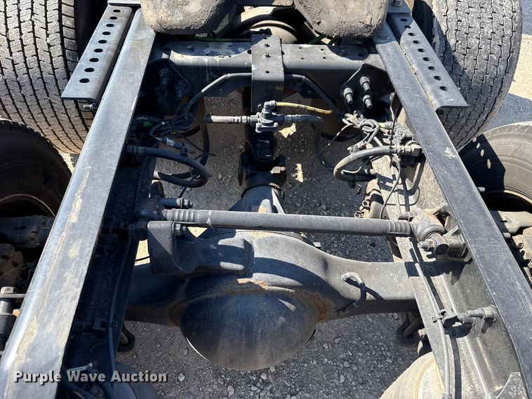 image for item EU2210 2021 International LT625 semi truck