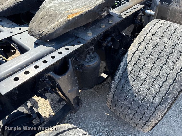 image for item EU2210 2021 International LT625 semi truck