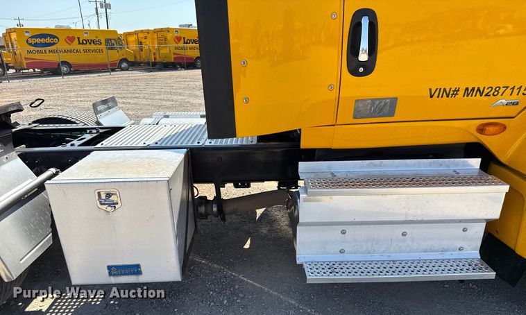 image for item EU2210 2021 International LT625 semi truck