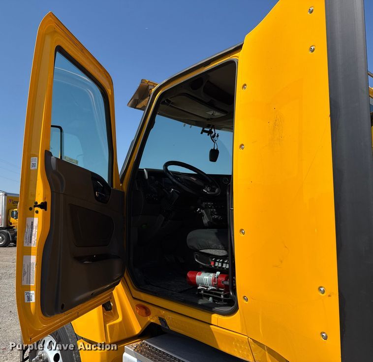 image for item EU2210 2021 International LT625 semi truck