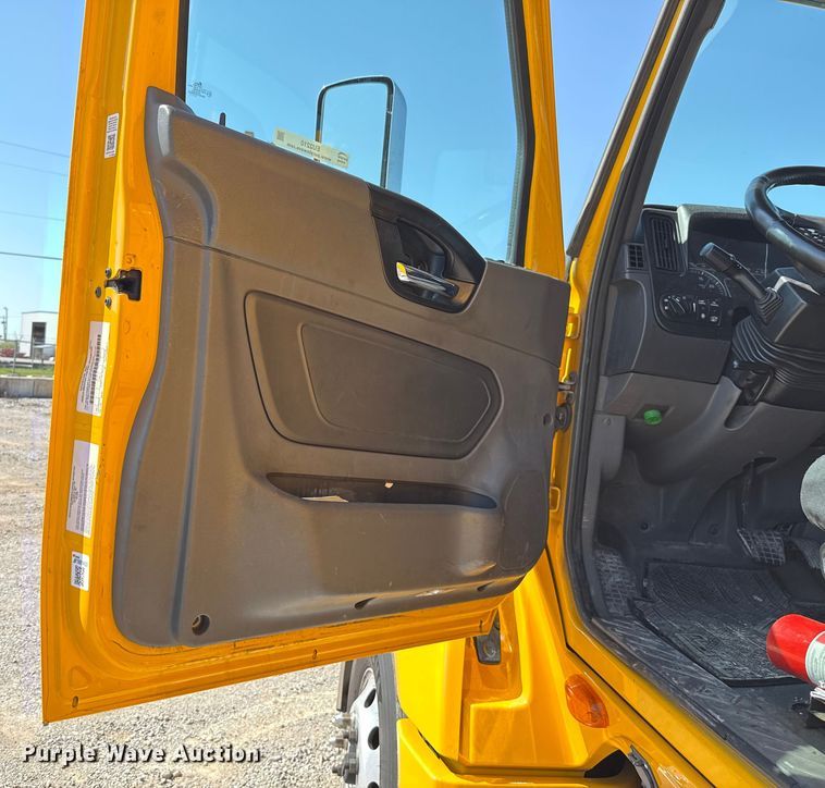 image for item EU2210 2021 International LT625 semi truck