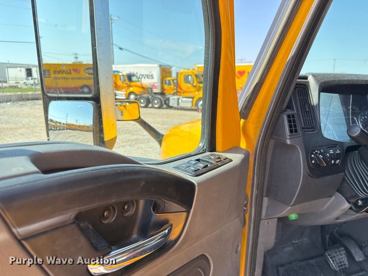 image for item EU2210 2021 International LT625 semi truck