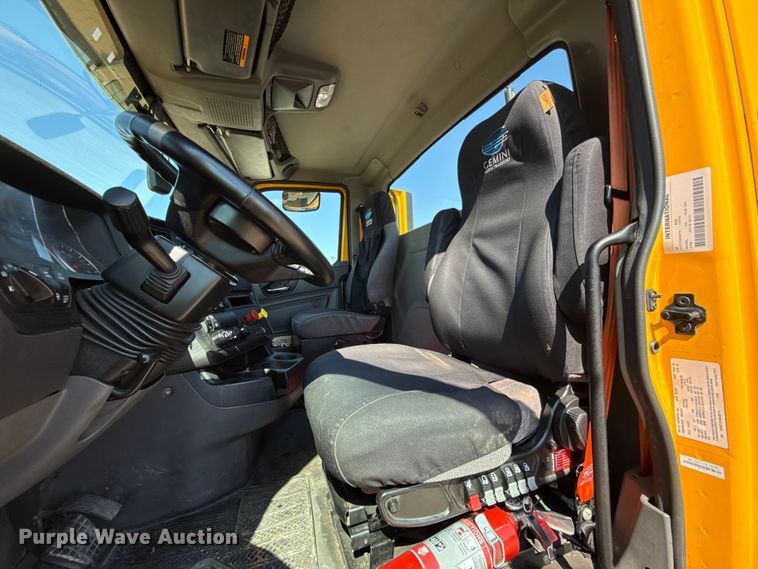 image for item EU2210 2021 International LT625 semi truck