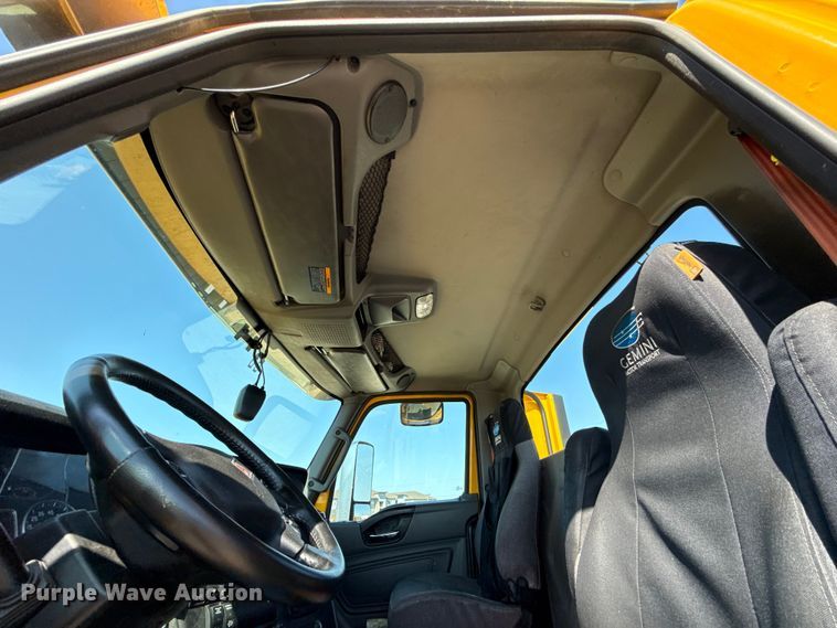 image for item EU2210 2021 International LT625 semi truck