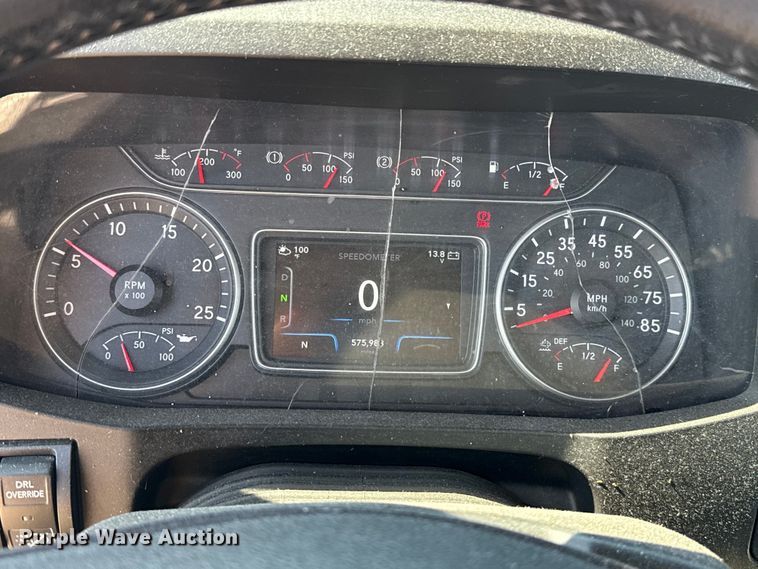 image for item EU2210 2021 International LT625 semi truck