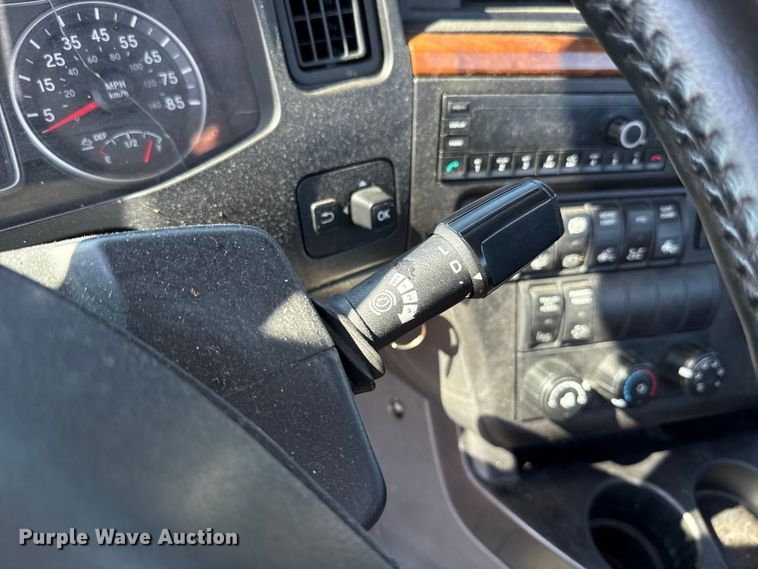 image for item EU2210 2021 International LT625 semi truck