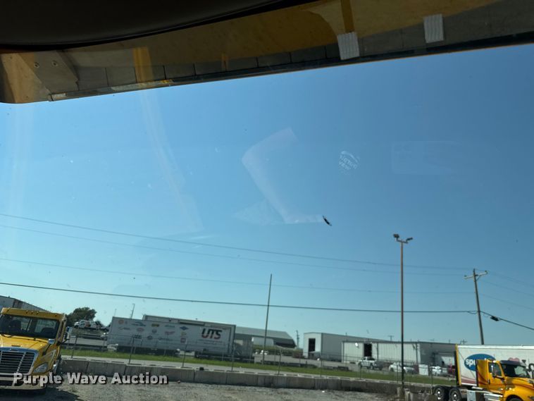 image for item EU2210 2021 International LT625 semi truck