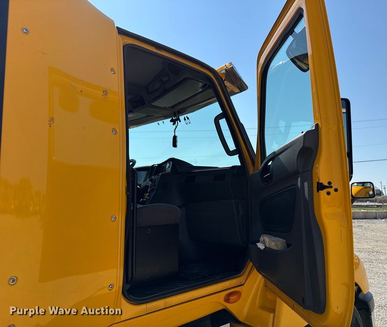 image for item EU2210 2021 International LT625 semi truck