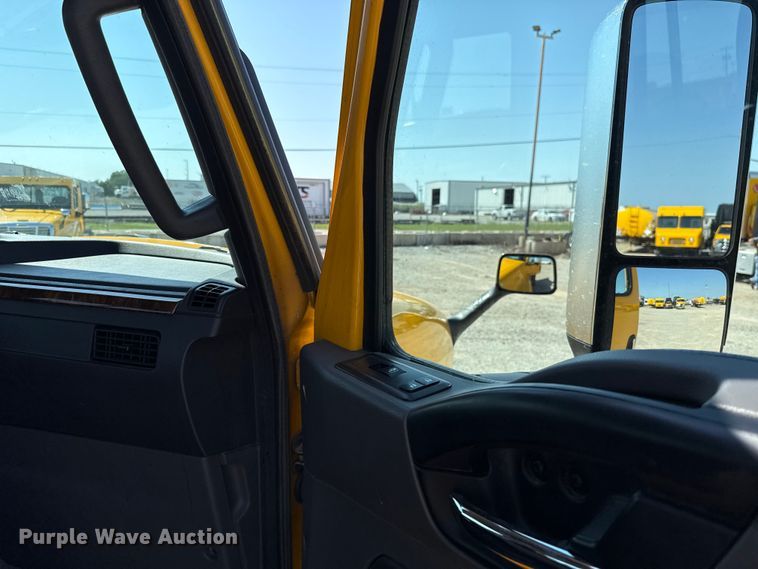 image for item EU2210 2021 International LT625 semi truck