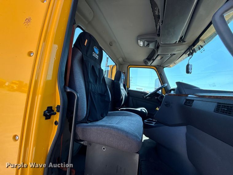 image for item EU2210 2021 International LT625 semi truck