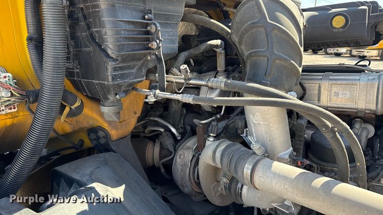 image for item EU2210 2021 International LT625 semi truck