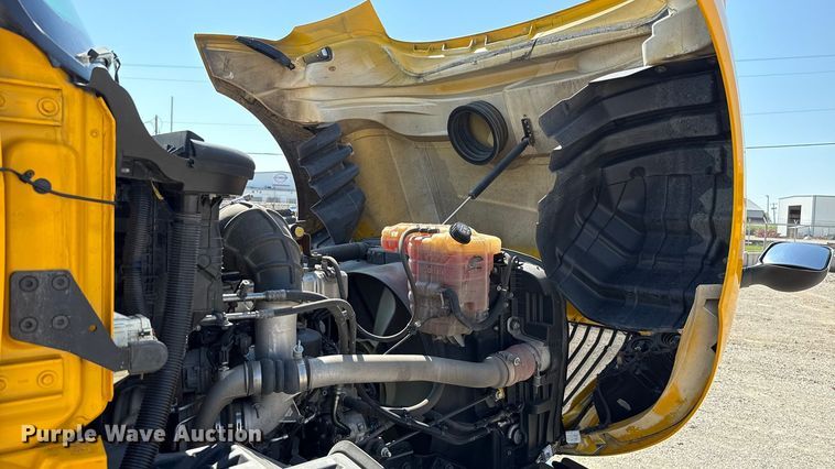 image for item EU2210 2021 International LT625 semi truck