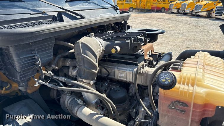 image for item EU2210 2021 International LT625 semi truck