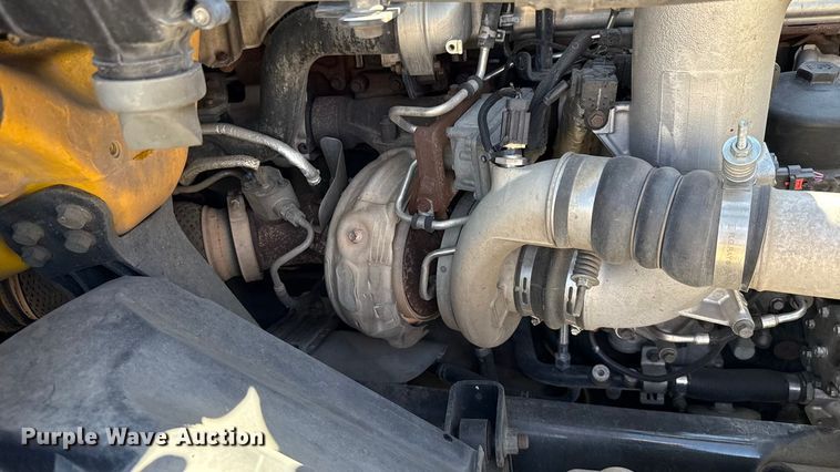 image for item EU2210 2021 International LT625 semi truck