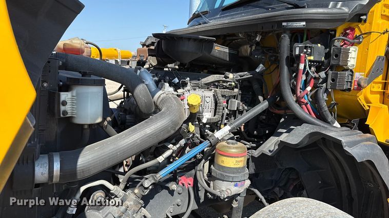 image for item EU2210 2021 International LT625 semi truck