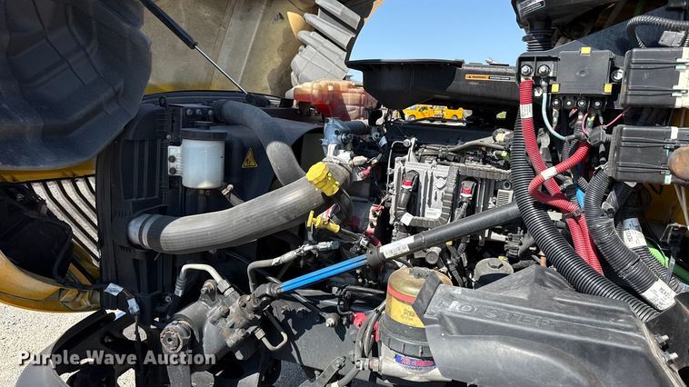 image for item EU2210 2021 International LT625 semi truck