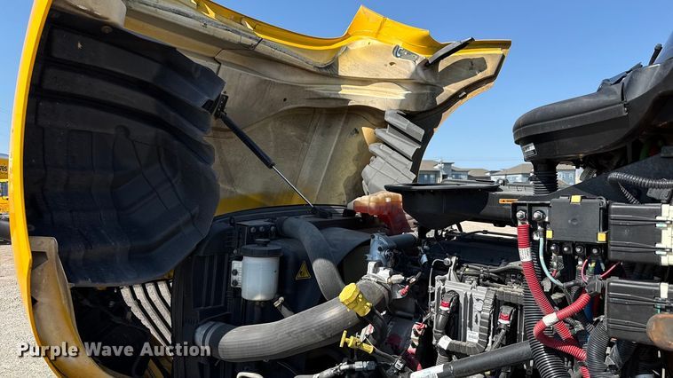 image for item EU2210 2021 International LT625 semi truck