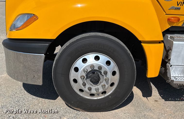 image for item EU2210 2021 International LT625 semi truck