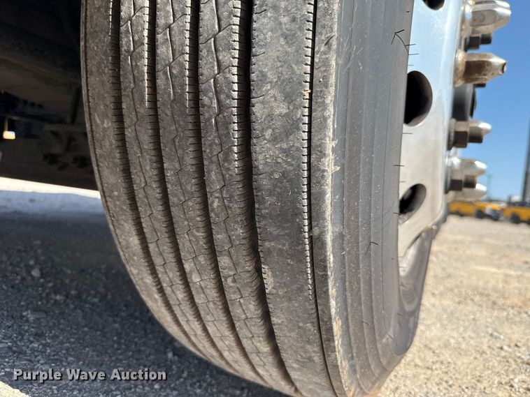 image for item EU2210 2021 International LT625 semi truck