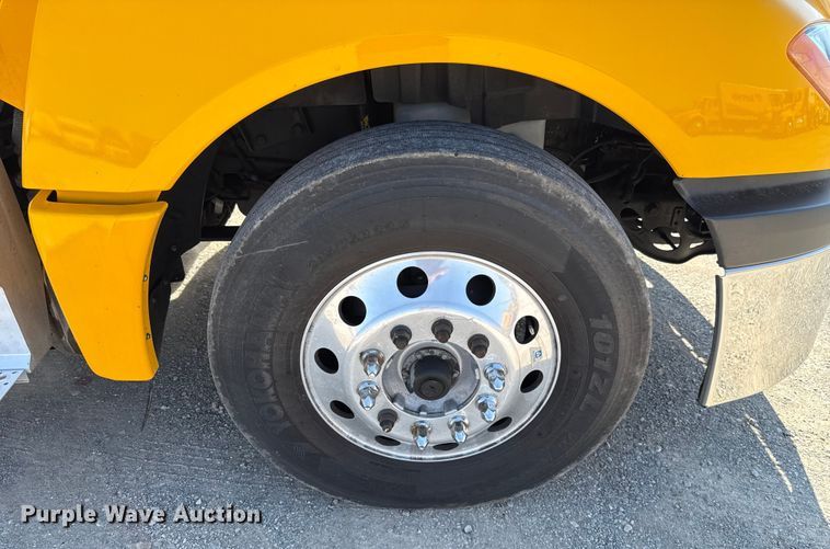 image for item EU2210 2021 International LT625 semi truck