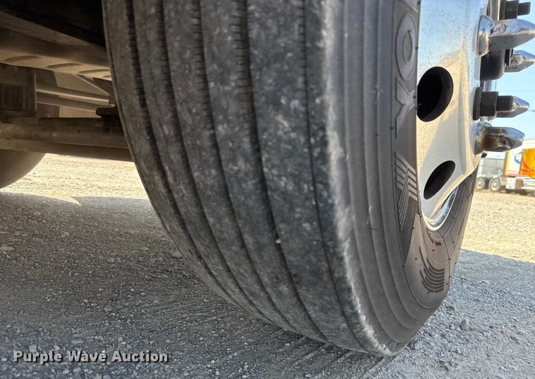 image for item EU2210 2021 International LT625 semi truck