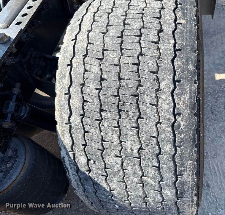 image for item EU2210 2021 International LT625 semi truck